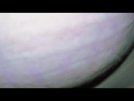 我发现我火辣的继妹的奶子溢出了牛奶，我最终操了她 