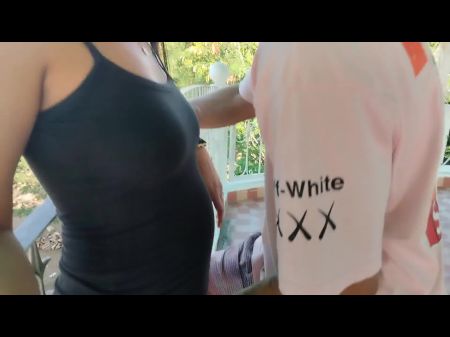 我的继妹凡妮莎让我在父母不知情的情况下在户外自慰 