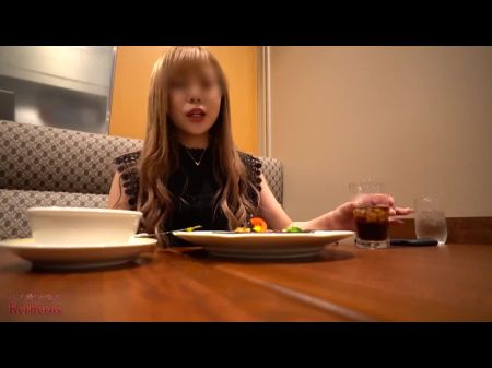 A Japanese Lives In An Internet Cafe ! ?