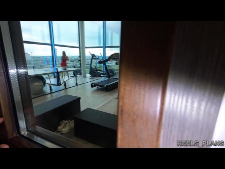 西班牙完美屁股舞者阿纳斯塔西娅·布罗克林在健身房和酒店被制片人狠狠操了 