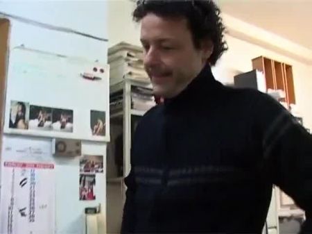 一个饥渴的 40 岁女士渴望鸡巴和一对夫妇的第一次体验 