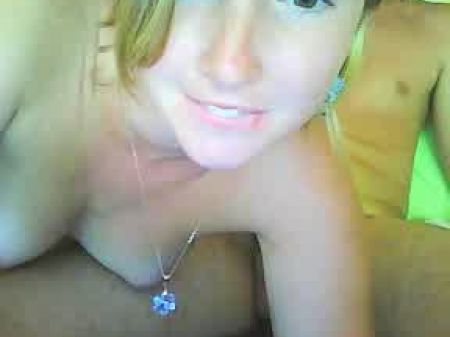 joven pareja follando delante de la webcam 