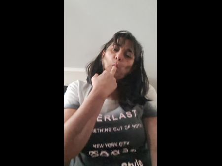 madrastra puta caliente da instrucciones sobre cómo follar a su hijastro ante la cámara 