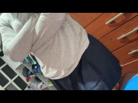 tentando foder a bunda da minha meia-irmã antes de sair para a escola depois que ela me pegou fazendo uma punheta 