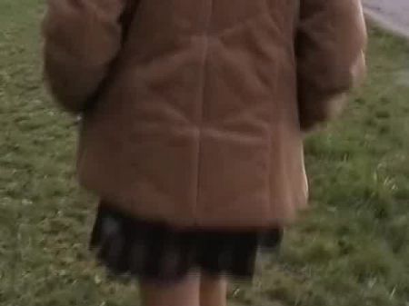 德国金发娃娃在湖岸做爱后被喷射精液