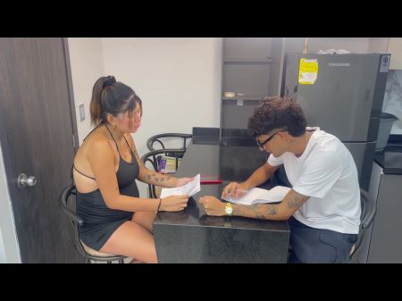 我采访了一位可爱的拉丁孕妇，她给了我她的乳房作为我雇用她的证据。 