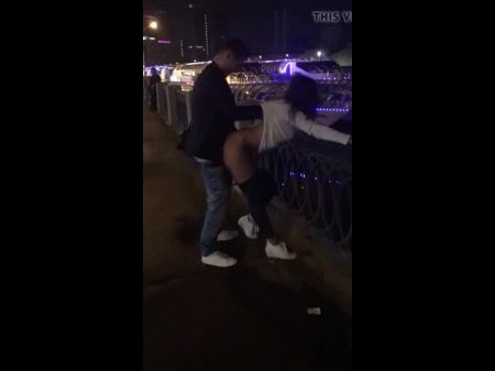 兰迪女孩户外性爱，狗狗式兰迪女孩户外性爱18岁