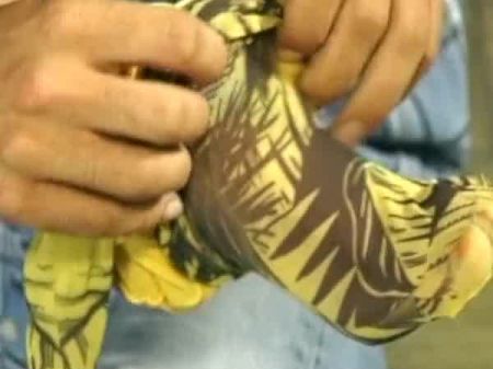 Blonde Deutsche Hure Befriedigt Einen Festen Schwanz Mit Ihren Füßen Und Ihrem Haarigen Muff 