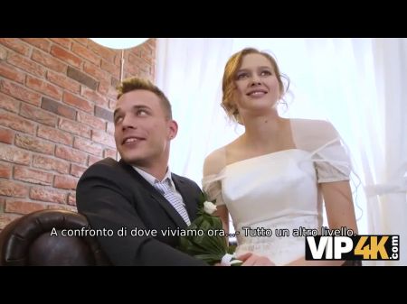 رجل غني يدفع جيدًا ليمارس الجنس مع فاتنة شابة مثيرة في يوم زفافها 