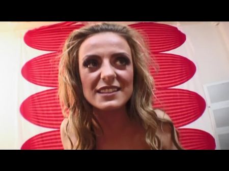 فتاة دنماركية مبهجة تركب sybian وتمتص الديك 