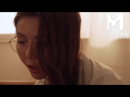 modelmedia asia sexy MILF-Lehrer mit großen Titten helfen jungfräulichen College-Studenten, ihre Jungfräulichkeit zu brechen 