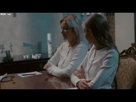 Heiße Lesbische Nonne Teenager Tiffany Und Zazie Genießen Analfingern 