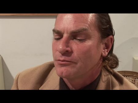 Big Boss-lehrer Will Ein Kleines Teenager-mädchen 
