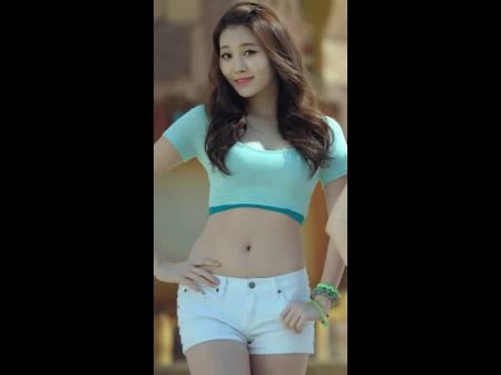Yura ist bereit für eine ganze Menge Sperma auf ihrem Bauch 