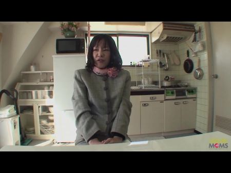 亚洲黑发女郎，毛茸茸的阴户，后入式性交，体内射精业余 