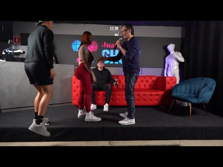 latina de gran culo tiene sexo duro delante de un pendejo gordo en un show público de knock knock y juan bustos 