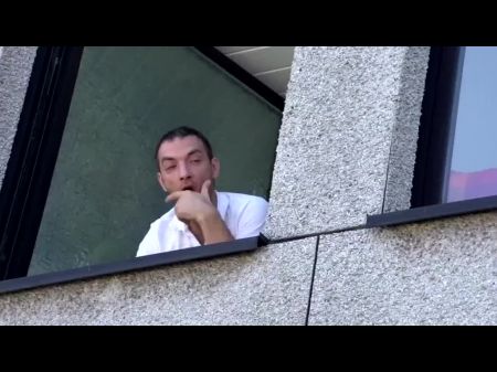 Geiler Hausfrau Beim Pissen Und Waesche Aufhaengen Zugesehen