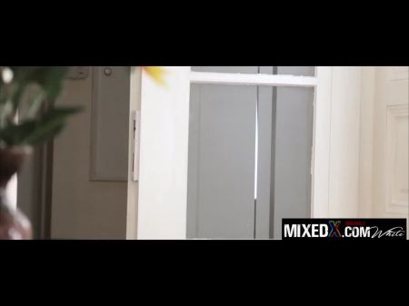 secretaria rubia caliente misha cross follada por su jefe 