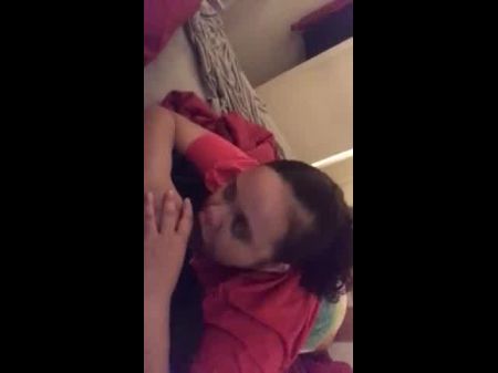 Entzückende gelbe Knochen-BBW mit schönen Augen lutscht bbc 