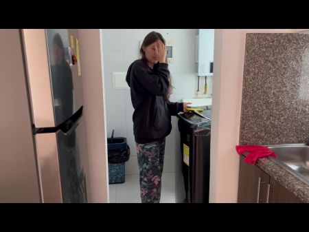 Meine Freundin Entdeckt Bei Einem Heißen Anruf, Dass Ich Untreu Bin, Während Ihre Cousine Im Gästezimmer Ist 