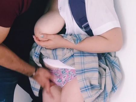Latina Teen wird von ihrem Lehrer masturbiert 