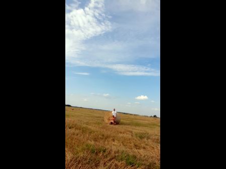 Doing Kuni In The Field To My Stepmom