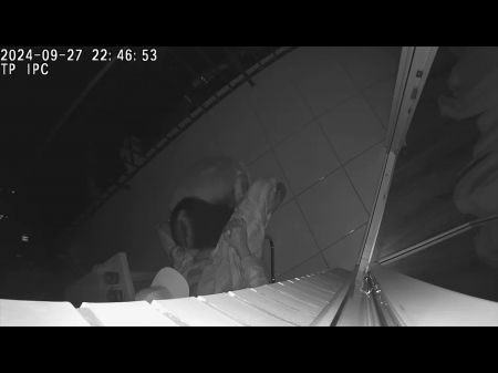 Echte betrügerische Frau und Freundin ficken in einem Hotel auf dem Balkon. Tabu-Sex 