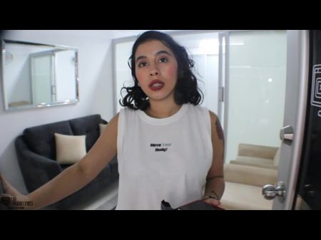 操我饥渴的继女，她让我想用西班牙语射屁股色情片 