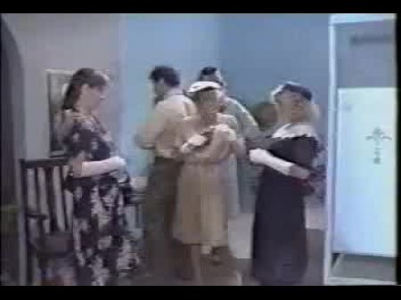 Geile Amerikanische Vintage-mädchen Täuschen Hart In Der Damentoilette Vor, 1987 