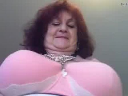 Oma Bbw Zeigt Sich Nackt Vor Der Kamera 