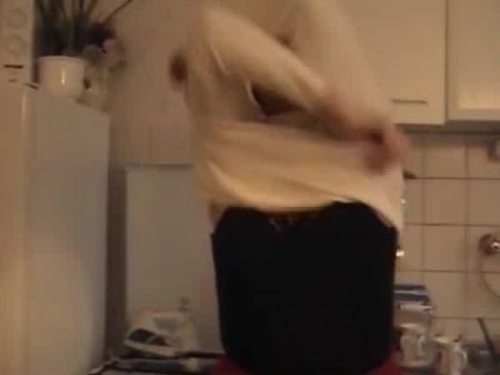 Versaute Deutsche Oma Mit Gurke Gestopft Und Facialisiert 