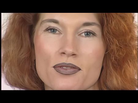 Rothaarige MILF fickt beim Casting mit einem Dildo 