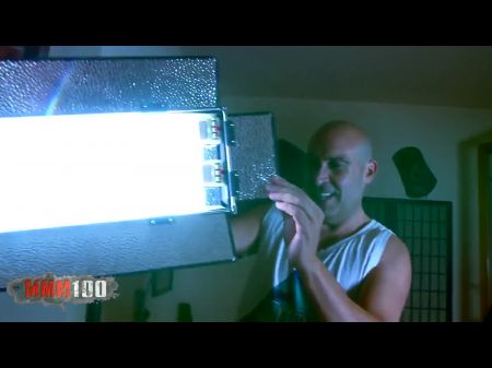 Dünne spanische MILF fickt hart mit Max Cortes 