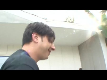 وتف، إنه يقذف بداخلها الآن وهي حامل 