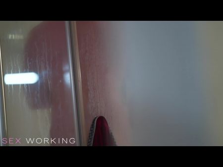 جنس رومانسي حميم مع أحمر الشعر اللاتفي الجميل مينا ك راعية البقر العاطفية والنشوة الجنسية 