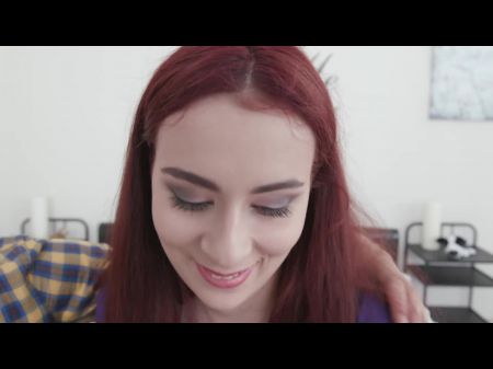 زوجة حمراء الشعر مربى scyley وقد بوسها نائب الرئيس شغل بينما الديوث يبدو على 