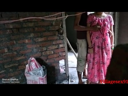 فستان وردي زوجة تمارس الجنس مع صديقتها المحلية في الهواء الطلق (فيديو رسمي بواسطة Villagesex91) 