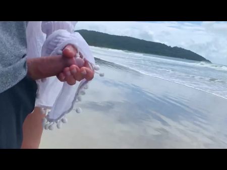 MILF mit großen Titten hat mich direkt am Strand abgemolken 