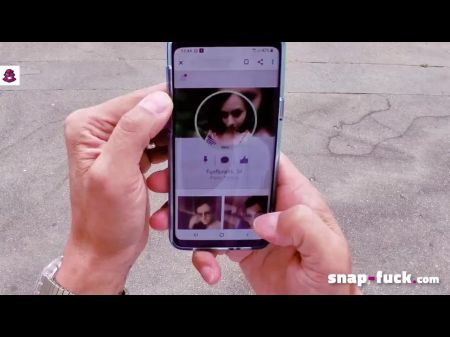 Nachdem er sie gebumst hat, geht er auf Floras Gesicht ein. Snap Fuck.com 