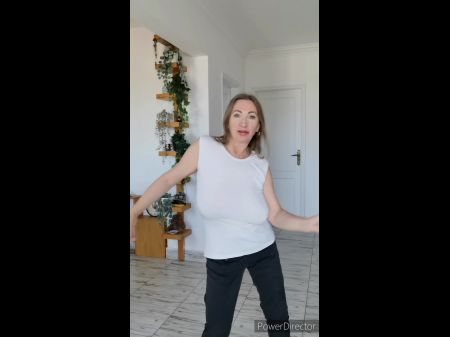 Giant Bounsing Tits Sans Bra: Mummy Dancing And Do Strip