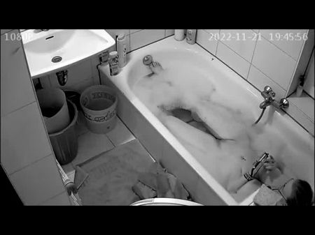 im Badezimmer erwischt 