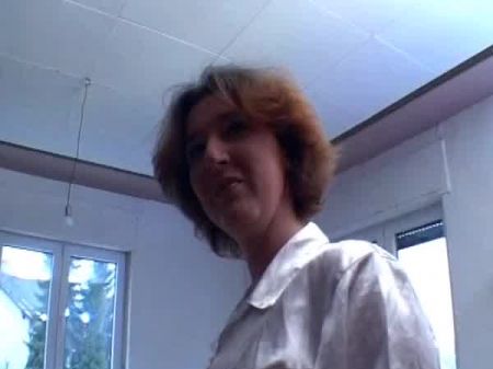 Eine Superheiße Dame Aus Deutschland Kitzelt Ihre Muschi Mit Ihrem Dildo 