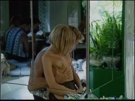 Sandy und Rocco im Badezimmer 