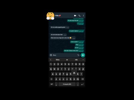 والديوث قال لي أن أذهب إلى الحمام وأمتص صديقه لأنني كنت أنظر إلى حقيبته، لقد جاء بسرعة فائقة 