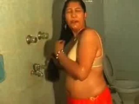 telugu famoso sunitha vanitha vani tia banho com sutiã branco 