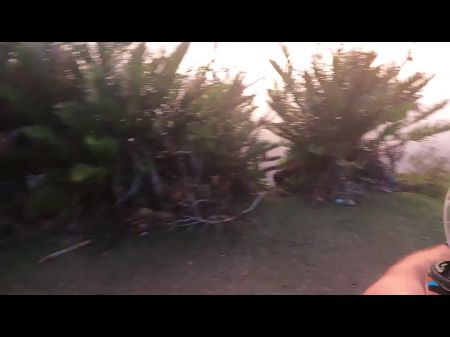 我带着嫂子怀孕的女儿去树林里散步