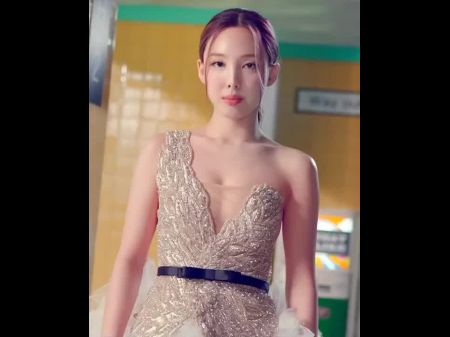 es ist nayeon mit ihrem saftigen Dekolleté zur Schau gestellt 