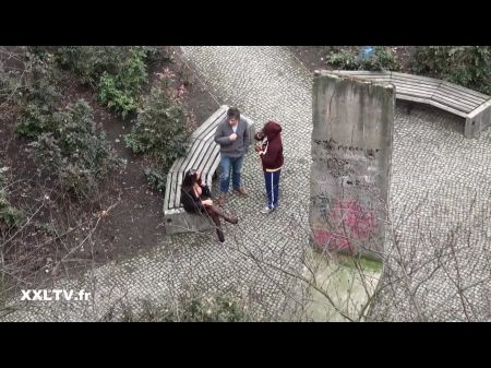 Er Teilt Seine Vollbusige Frau Mit Einem Fremden 
