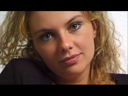 Youthful Chick Fondles Her Wet Cootchie