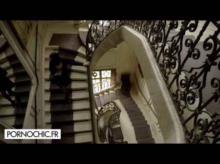 洛维尼亚·勒克斯 (Lovenia lux) 与两名男子组成硬三人组法语 